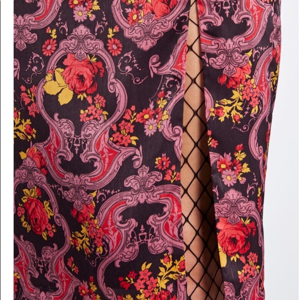 Modcloth Pink Floral Pencil Skirt - Picture 3 of 9